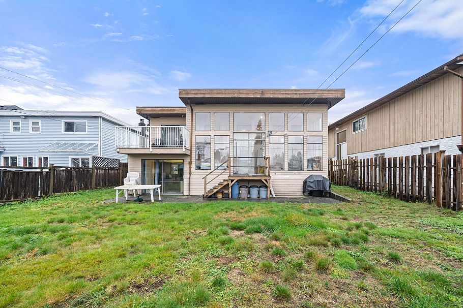 741 E 14th Street North Vancouver, BC - 1