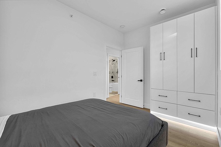 2666 E 8th Avenue Vancouver, BC - 23