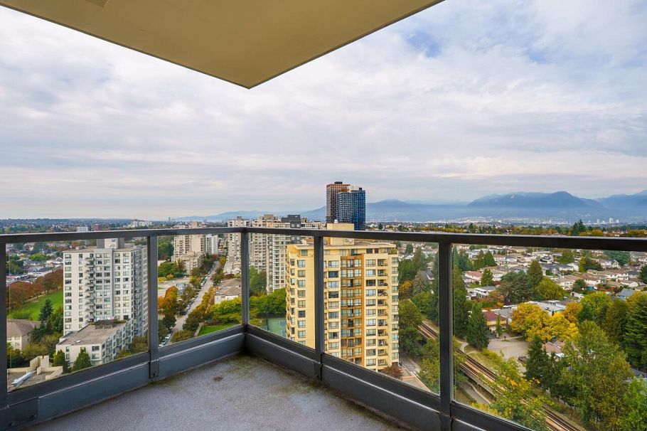 2409 3663 Crowley Drive Vancouver, BC - 11