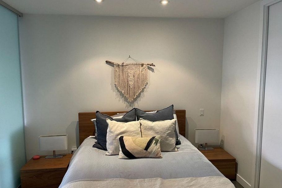 305 221 Union Street Vancouver, BC - 2