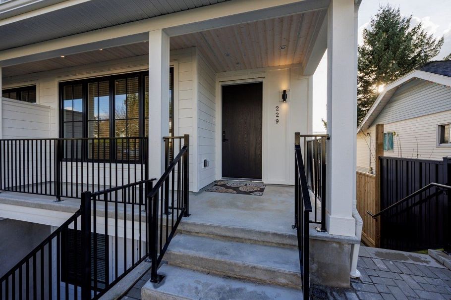 229 E 22nd Street North Vancouver, BC - 4