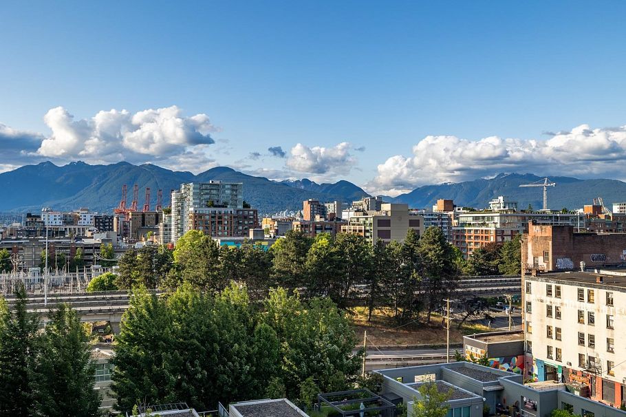 1002 120 Milross Avenue Vancouver, BC - 1