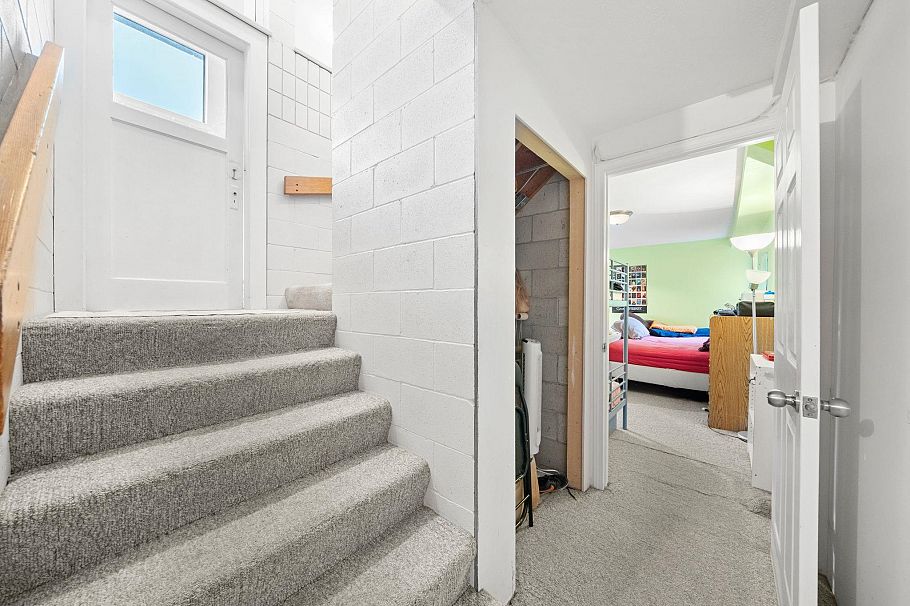 741 E 14th Street North Vancouver, BC - 19