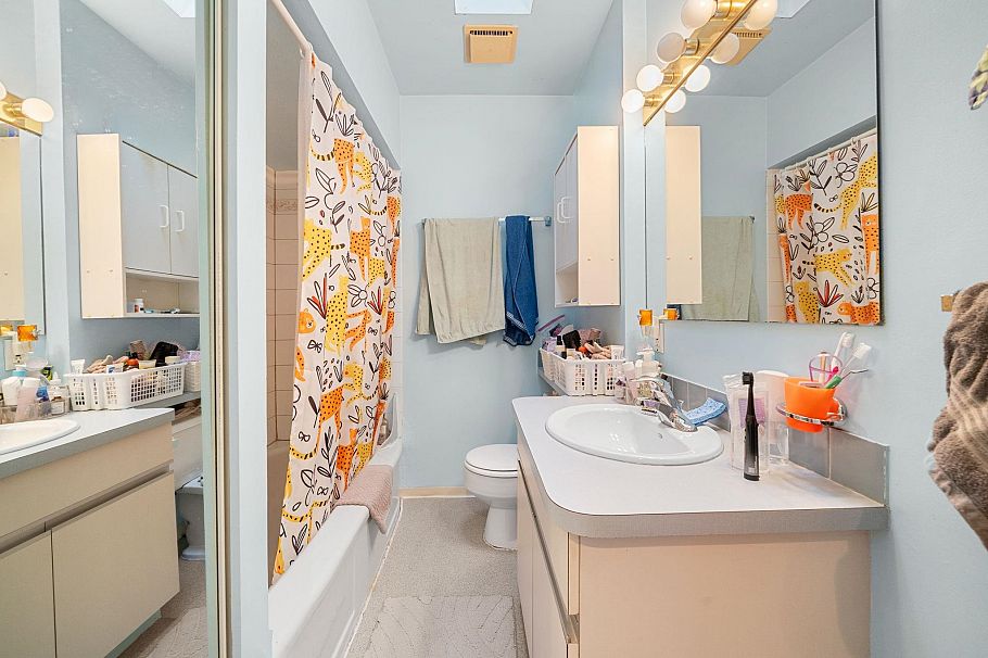 741 E 14th Street North Vancouver, BC - 16