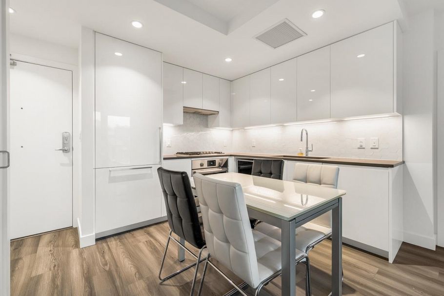 316 8181 Chester Street Vancouver, BC - 5