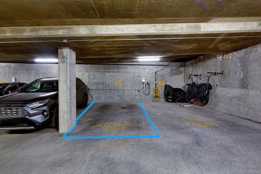 411 108 W Esplanade Avenue North Vancouver, BC - 27