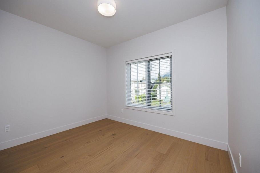 229 E 22nd Street North Vancouver, BC - 33