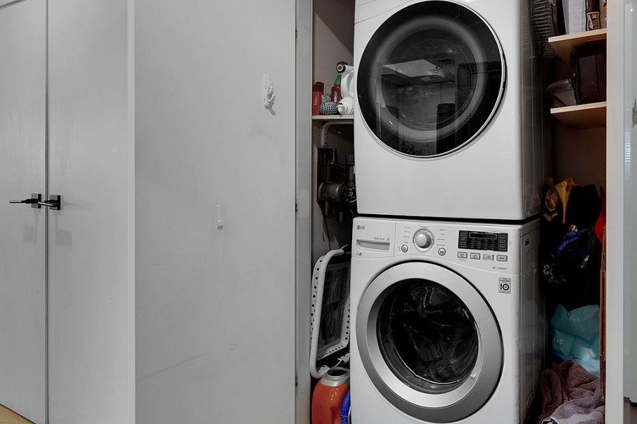 411 108 W Esplanade Avenue North Vancouver, BC - 23