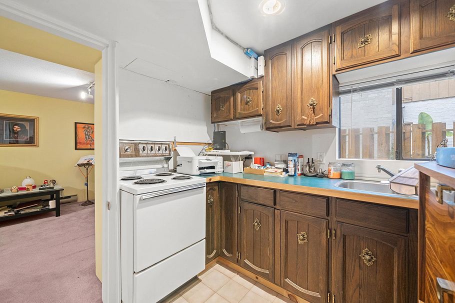 741 E 14th Street North Vancouver, BC - 22