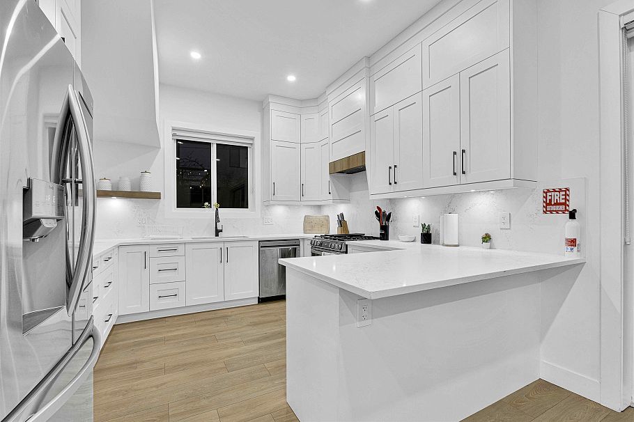 2666 E 8th Avenue Vancouver, BC - 12