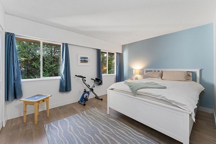 2060 Deep Cove Crescent North Vancouver, BC - 11