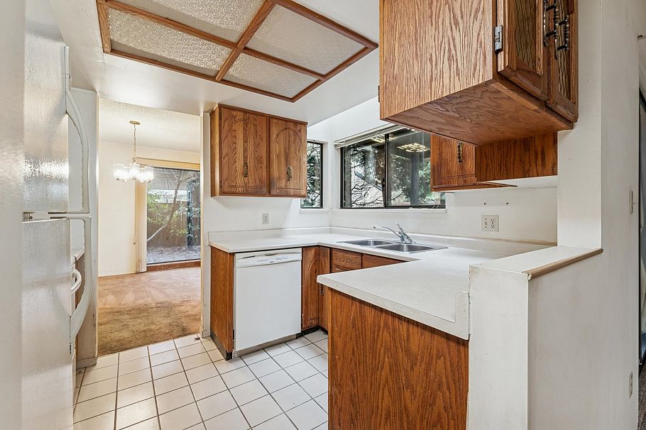 1494 Ross Road North Vancouver, BC - 11