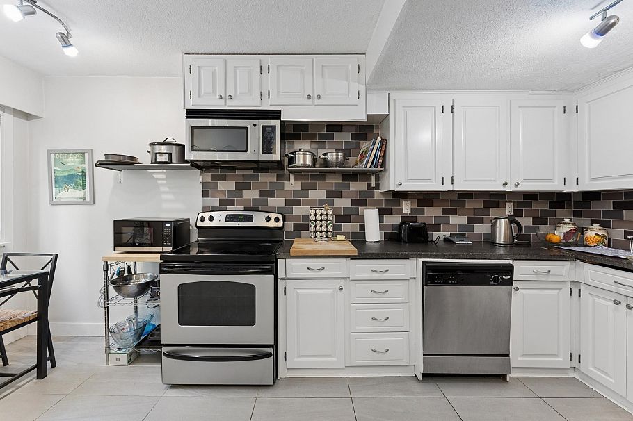 2060 Deep Cove Crescent North Vancouver, BC - 8