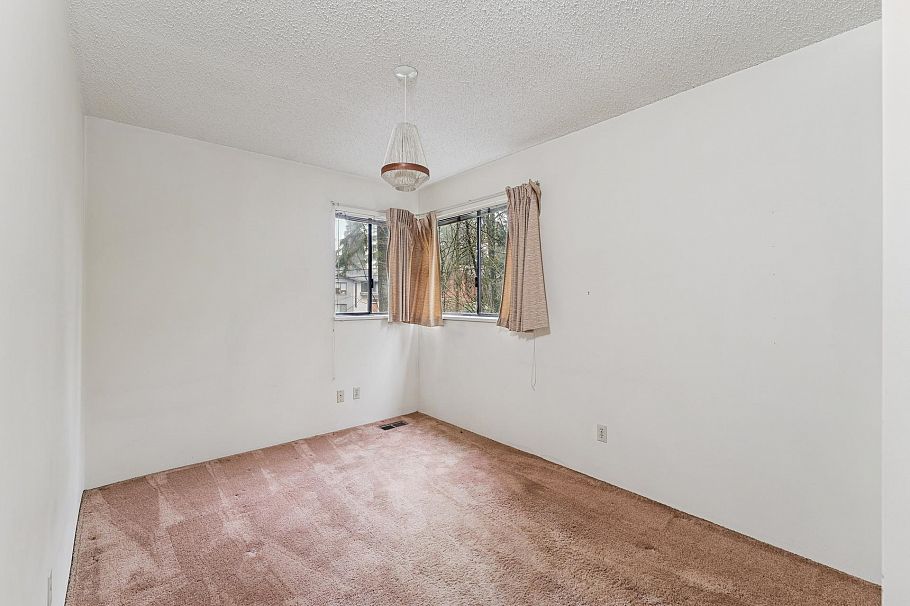 1494 Ross Road North Vancouver, BC - 26