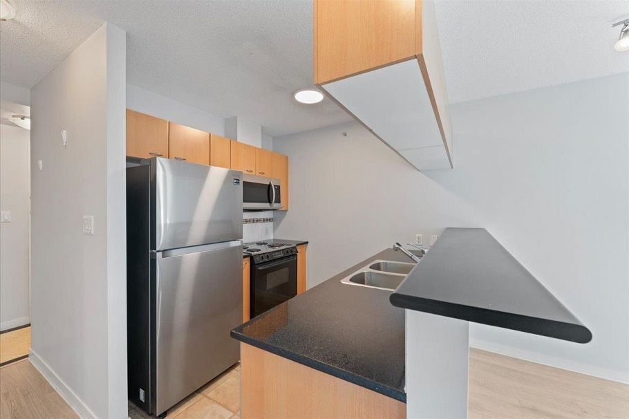 901 1331 Alberni Street Vancouver, BC - 9