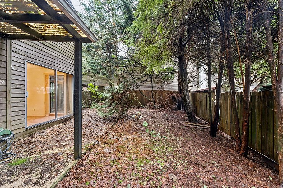 1494 Ross Road North Vancouver, BC - 34