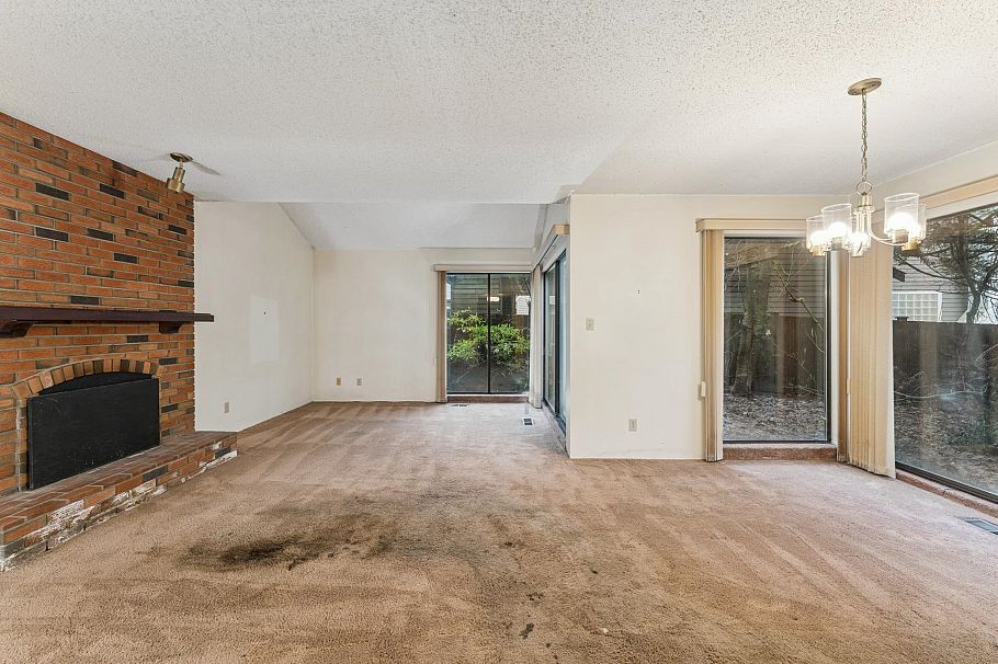 1494 Ross Road North Vancouver, BC - 2