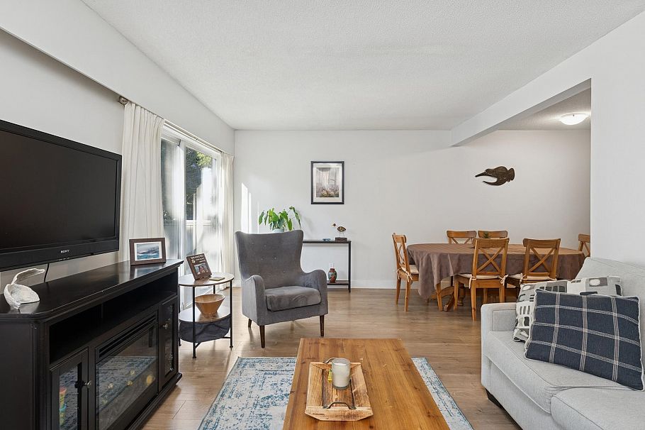 2060 Deep Cove Crescent North Vancouver, BC - 4