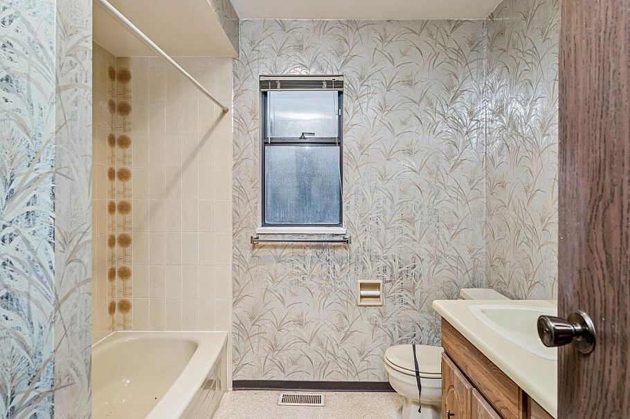 1494 Ross Road North Vancouver, BC - 25