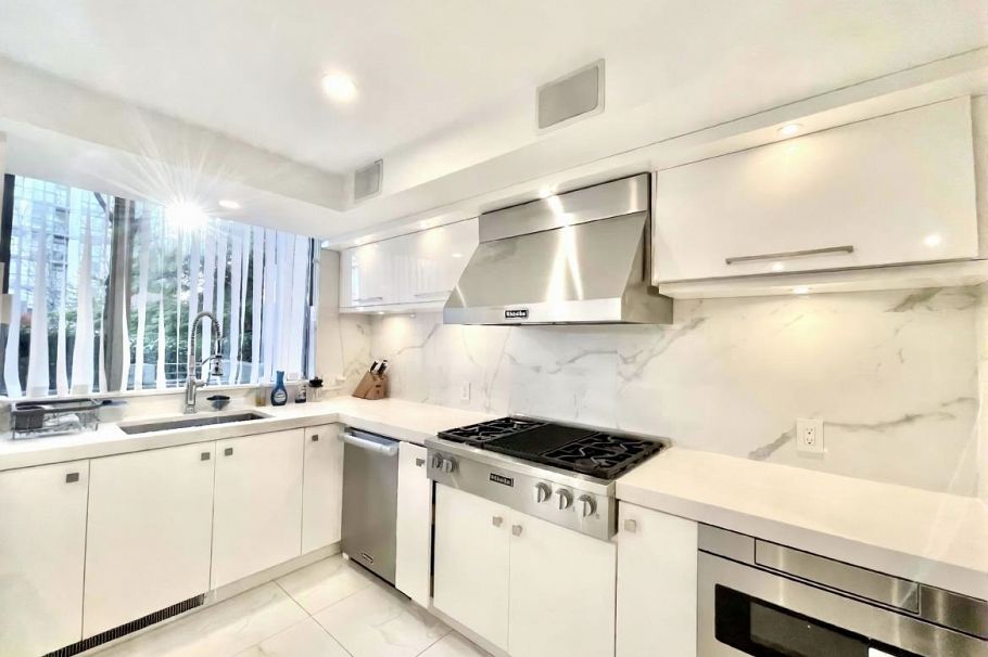 1235 Alberni Street Vancouver, BC - 4