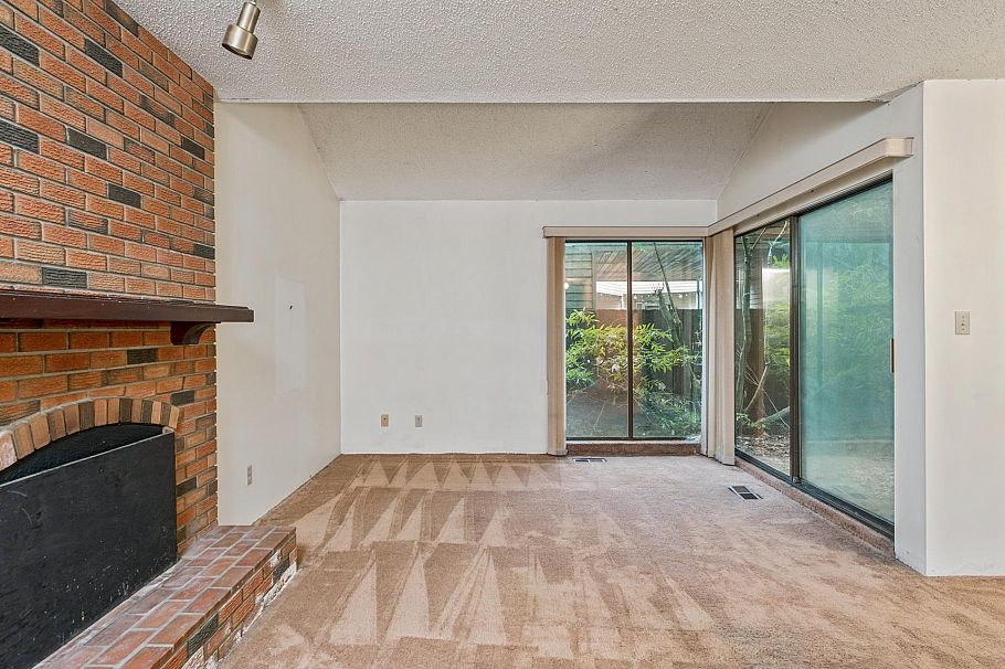 1494 Ross Road North Vancouver, BC - 4