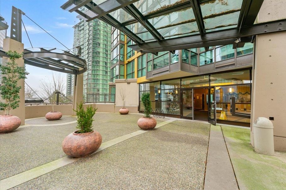 901 1331 Alberni Street Vancouver, BC - 3