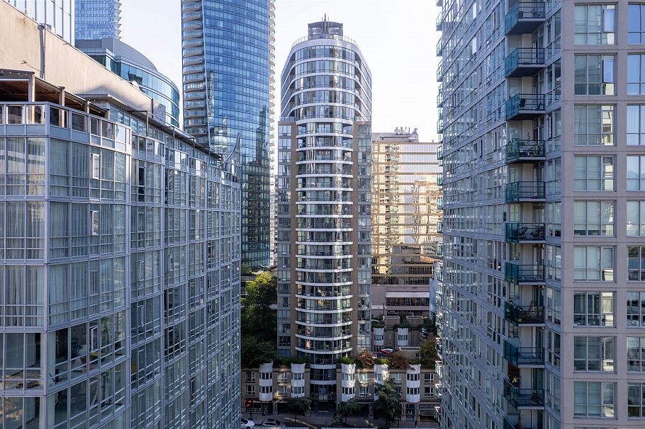 2702 1166 Melville Street Vancouver, BC - 3