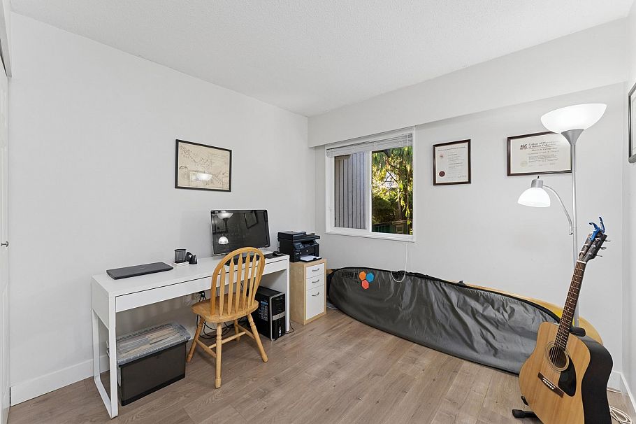 2060 Deep Cove Crescent North Vancouver, BC - 16