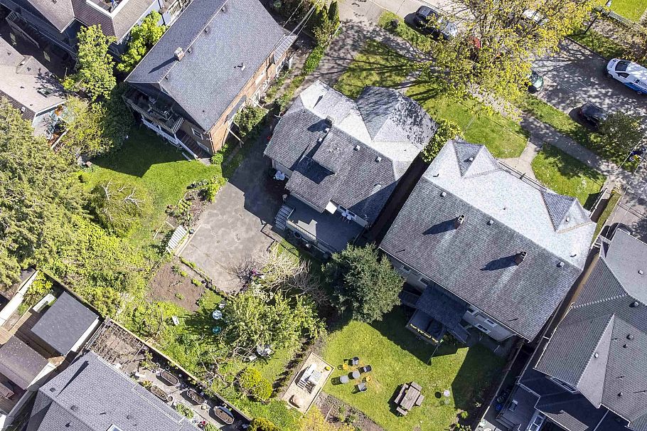 2325 W 8th Avenue Vancouver, BC - 35