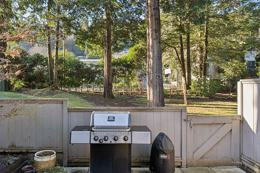 2060 Deep Cove Crescent North Vancouver, BC - 25