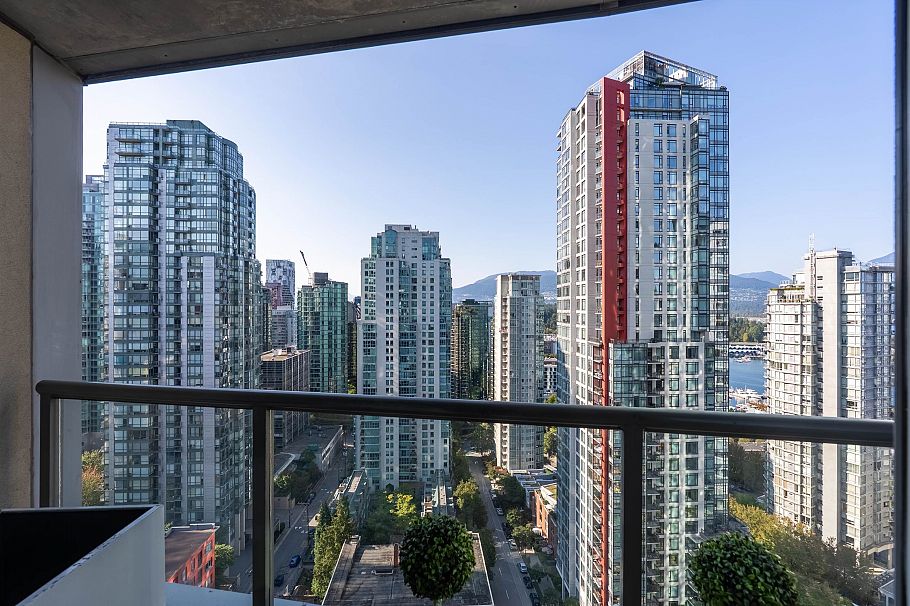 2702 1166 Melville Street Vancouver, BC - 24