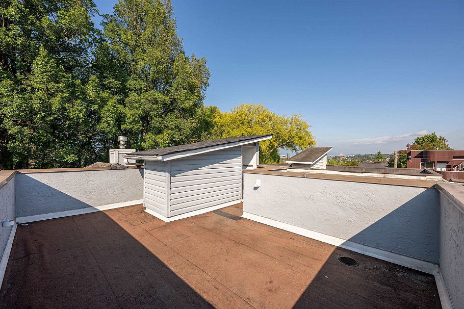 3330 W 21st Avenue Vancouver, BC - 23