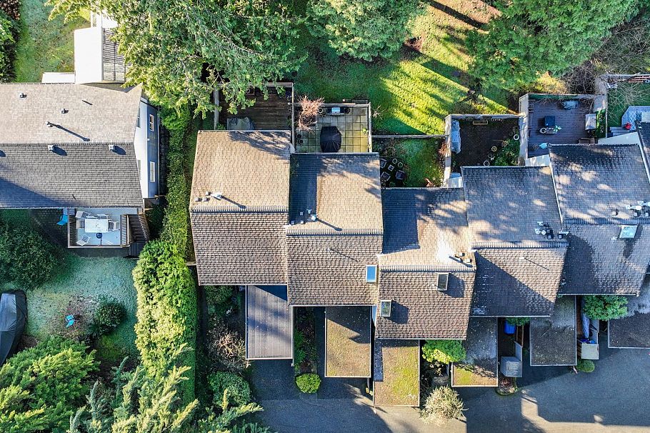 2060 Deep Cove Crescent North Vancouver, BC - 32