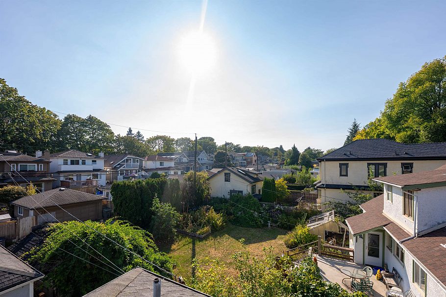 3330 W 21st Avenue Vancouver, BC - 24