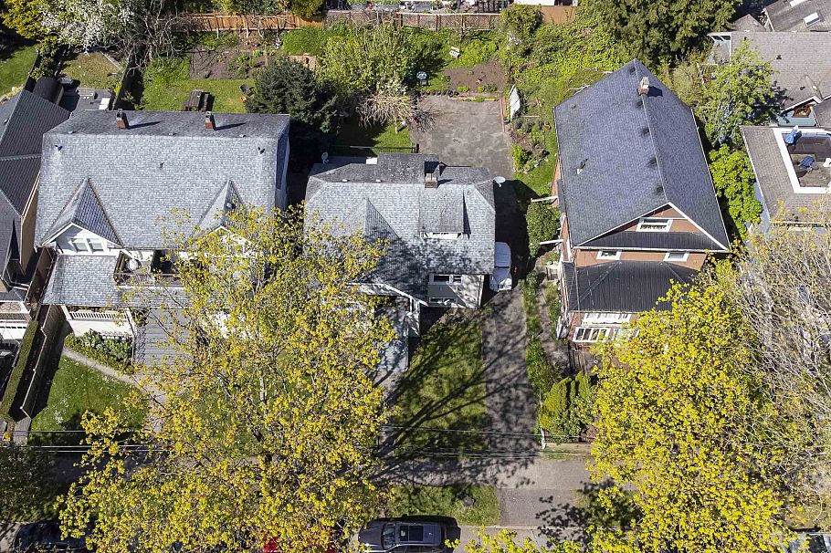 2325 W 8th Avenue Vancouver, BC - 30