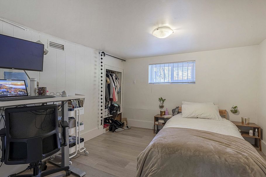 2325 W 8th Avenue Vancouver, BC - 25