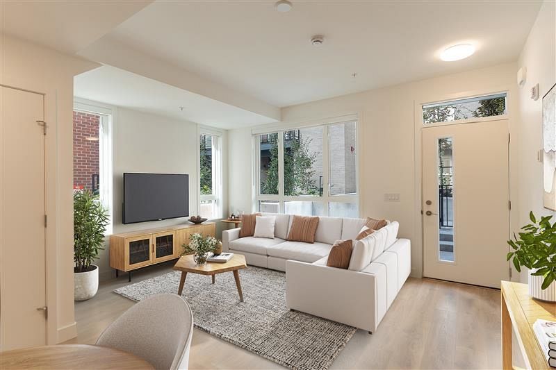 123 2050 Glenaire Drive North Vancouver, BC - 2