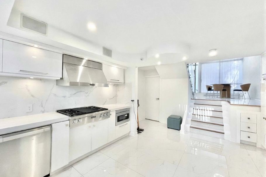 1235 Alberni Street Vancouver, BC - 1