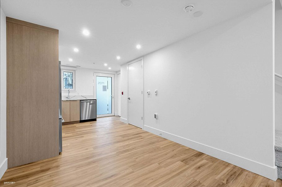 202 2075 E 1st Avenue Vancouver, BC - 11