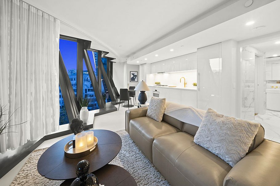 703 1033 Nelson Street Vancouver, BC - 3