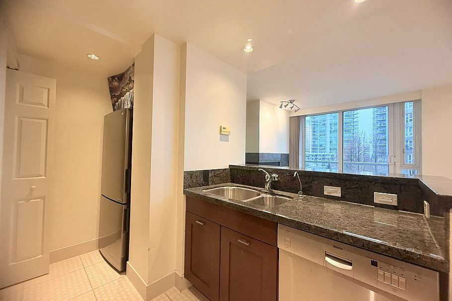 607 590 Nicola Street Vancouver, BC - 12