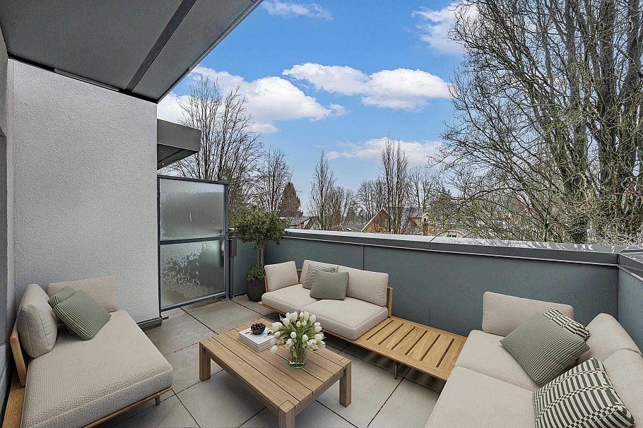 202 2075 E 1st Avenue Vancouver, BC - 1