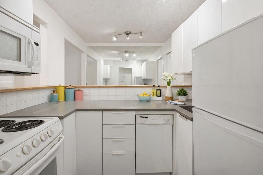 107 350 E 5th Avenue Vancouver, BC - 9