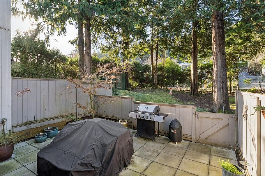 2060 Deep Cove Crescent North Vancouver, BC - 24