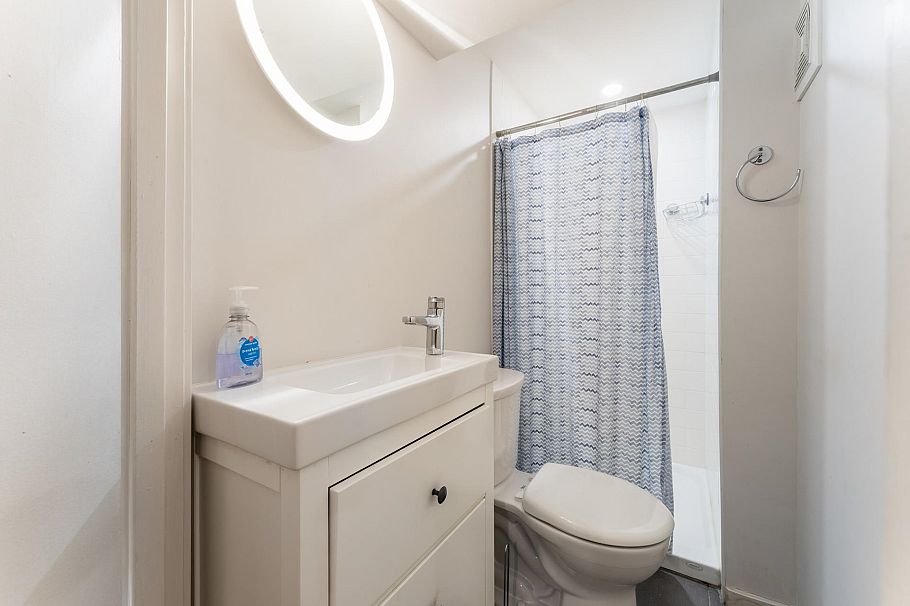 2060 Deep Cove Crescent North Vancouver, BC - 21