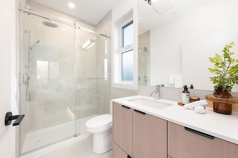 323 N Kamloops Street Vancouver, BC - 17