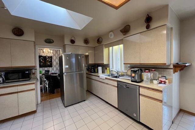 2435 E 38th Avenue Vancouver, BC - 6