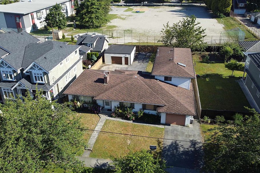 2435 E 38th Avenue Vancouver, BC - 3