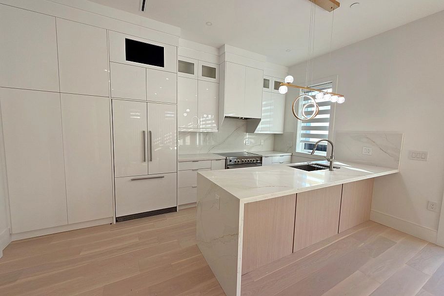 748 E 47th Avenue Vancouver, BC - 6