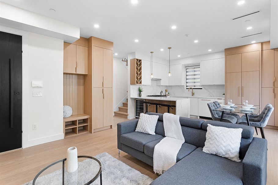 2 3429 Napier Street Vancouver, BC - 2